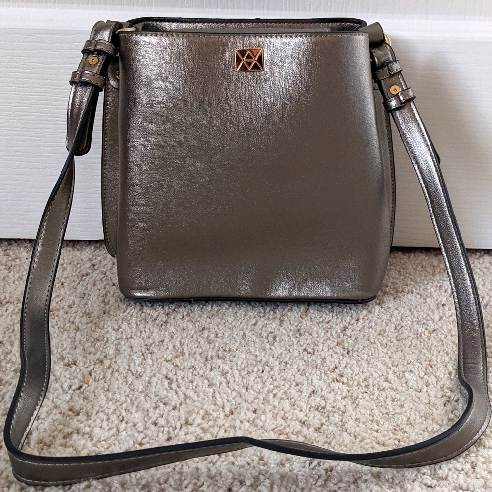 NWOT Vincci Silver Purse